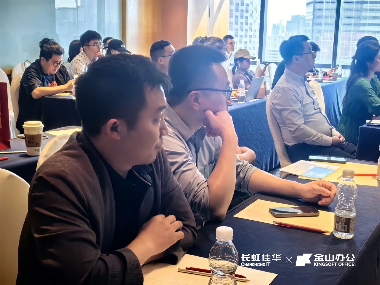 智进新质·协同绽放 | 金山办公×长虹佳华5城联动引爆AI办公合作！